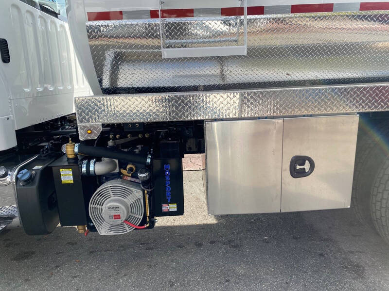 2025 Freightliner M2 106