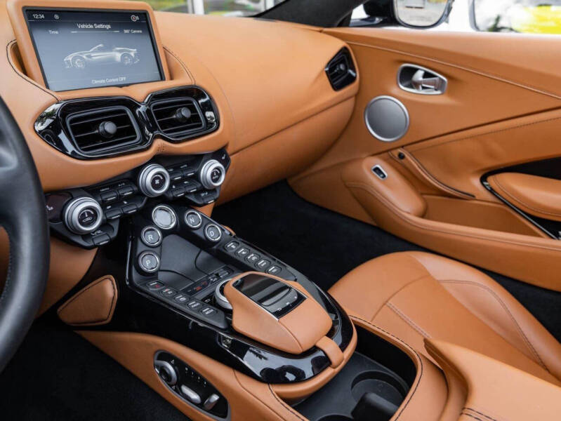 2021 Aston Martin Vantage
