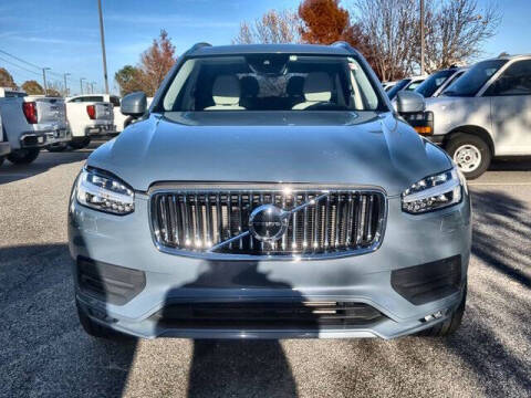 2022 Volvo XC90 T6 Momentum 6-Passenger