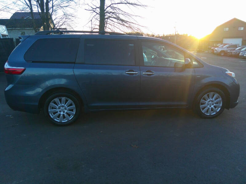 2017 Toyota Sienna XLE 7-Passenger