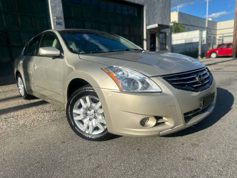 2010 Nissan Altima for sale at Illinois Auto Sales in Paterson NJ