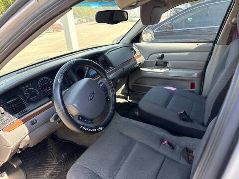 2005 Ford Crown Victoria LX