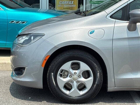 2017 Chrysler Pacifica Hybrid Premium