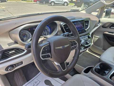 2017 Chrysler Pacifica Touring-L Plus