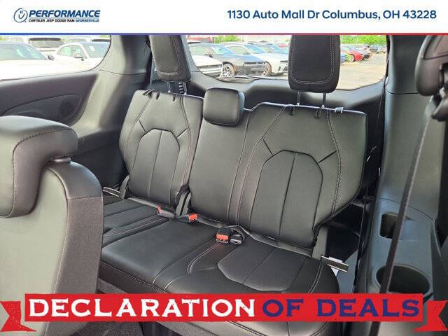 2027 Chrysler Pacifica Select
