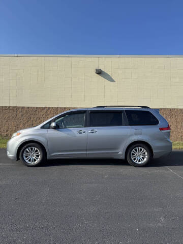2012 Toyota Sienna XLE 8-Passenger