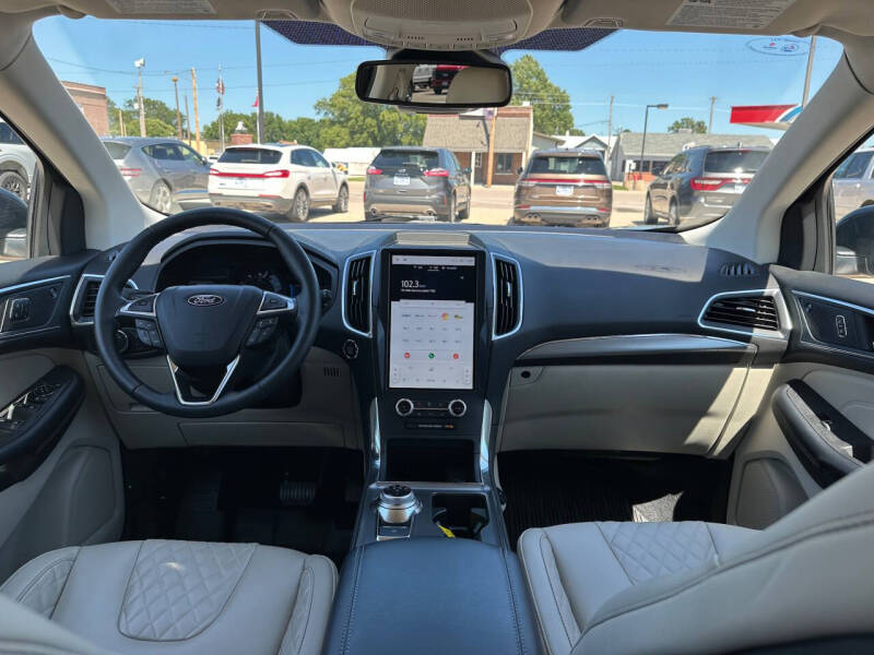 2024 Ford Edge Titanium