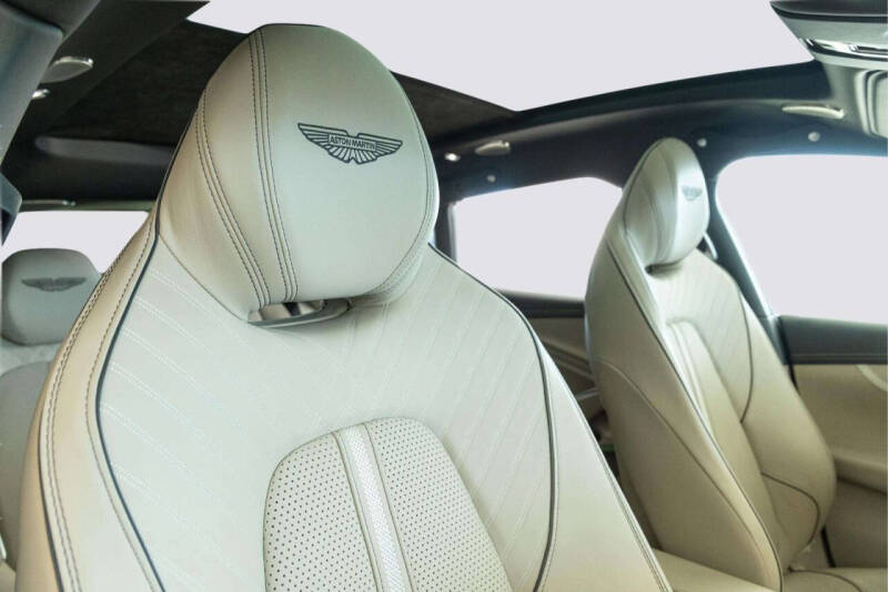 2025 Aston Martin DBX 707