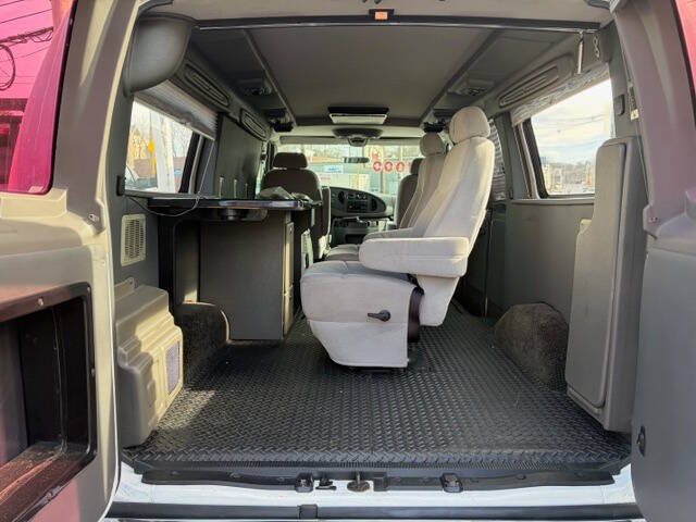 2006 Ford E-Series E-250 SD