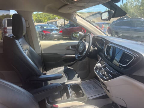 2017 Chrysler Pacifica Touring-L