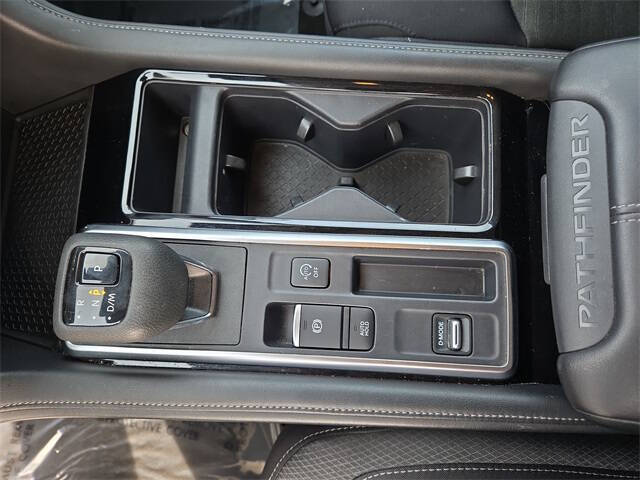 2024 Nissan Pathfinder SV