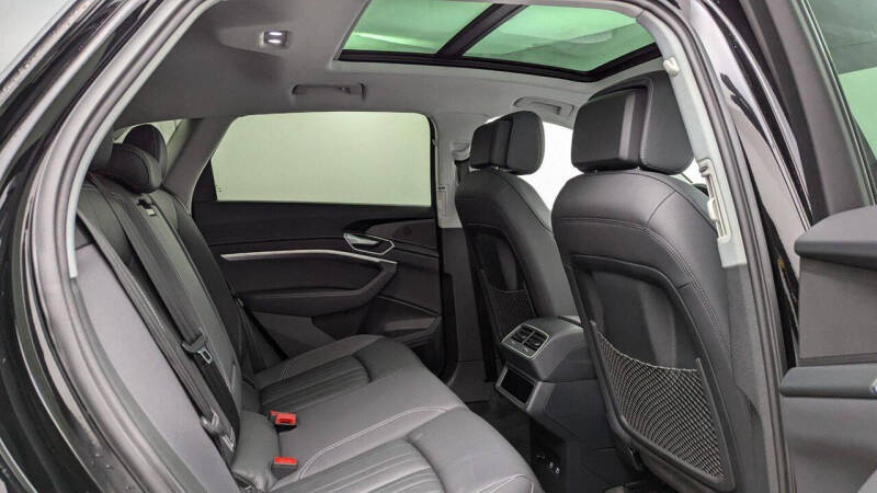 2021 Audi e-tron quattro Premium