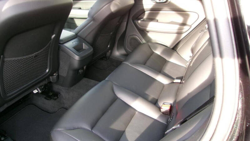 2025 Volvo XC60 B5 Core Dark Theme