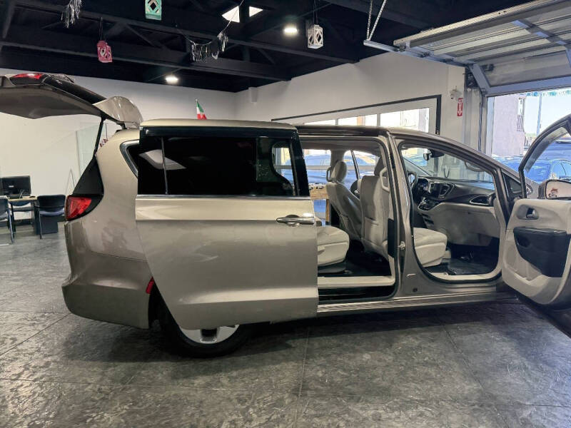 2018 Chrysler Pacifica Hybrid Touring Plus