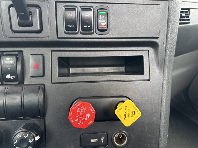 2021 International RH613