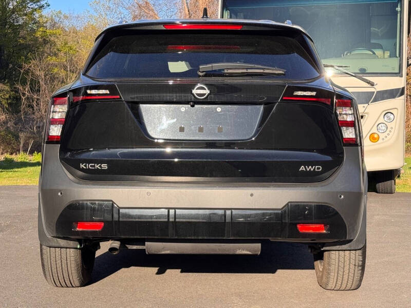 2025 Nissan Kicks SV