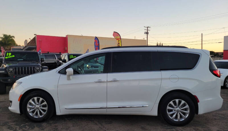 2017 Chrysler Pacifica Touring-L