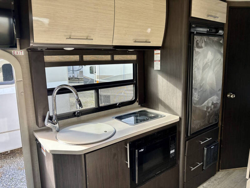 2017 Thor Motor Coach Compass 23TB