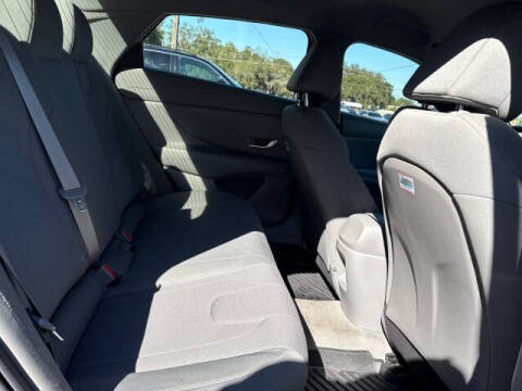 2024 Hyundai Elantra SE