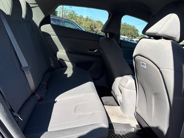 2024 Hyundai Elantra SE