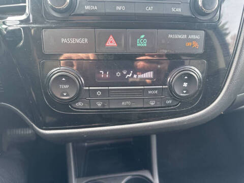 2016 Mitsubishi Outlander ES