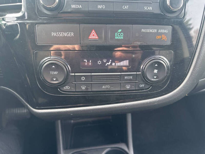 2016 Mitsubishi Outlander ES