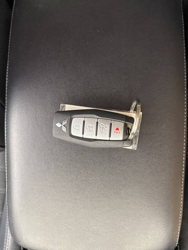 2024 Mitsubishi Outlander PHEV SE