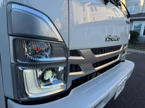 2024 Isuzu NPR-HD