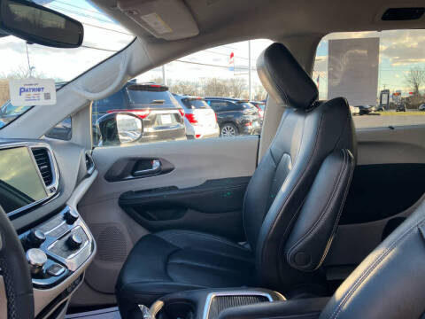 2024 Chrysler Pacifica Touring L