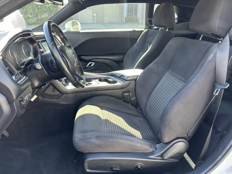 2016 Dodge Challenger SXT Plus