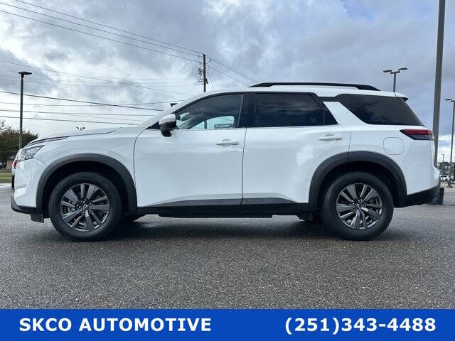 2022 Nissan Pathfinder SV