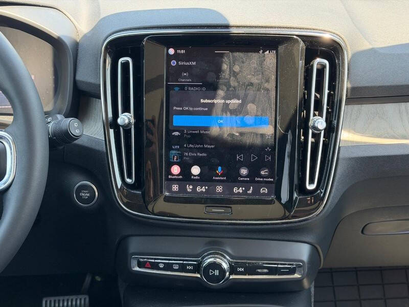 2023 Volvo XC40 B5 Plus Dark Theme