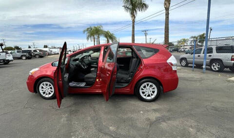 2014 Toyota Prius v Two