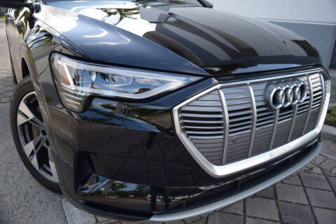 2022 Audi e-tron quattro Premium