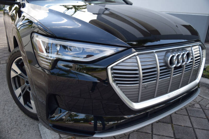 2022 Audi e-tron quattro Premium