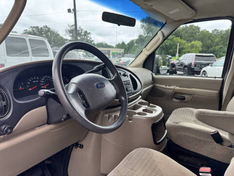 2004 Ford E-Series E-350 SD XLT