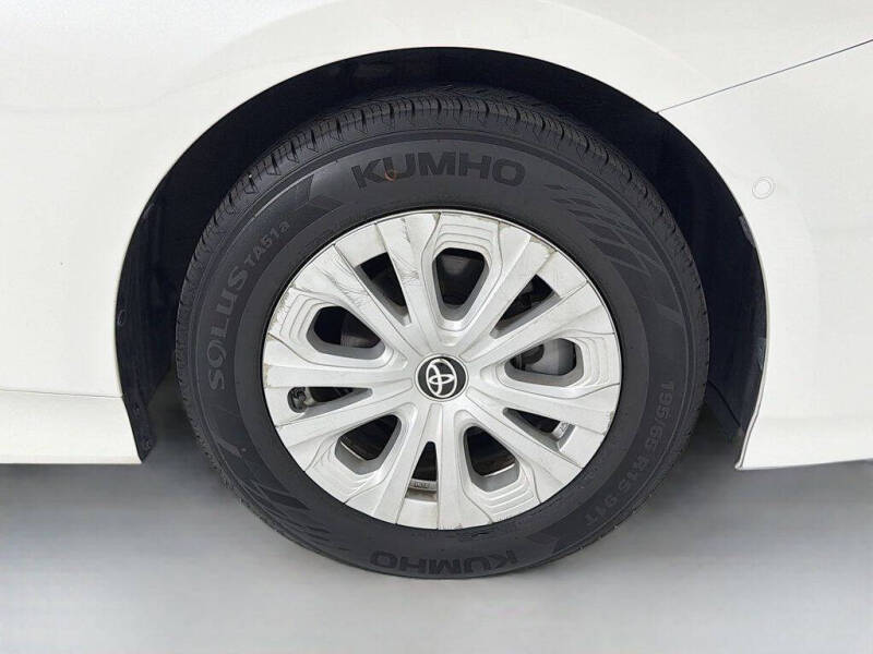 2020 Toyota Prius LE