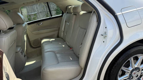 2011 Cadillac DTS Luxury Collection