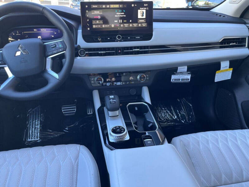 2025 Mitsubishi Outlander SEL