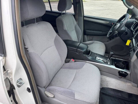 2004 Toyota 4Runner SR5