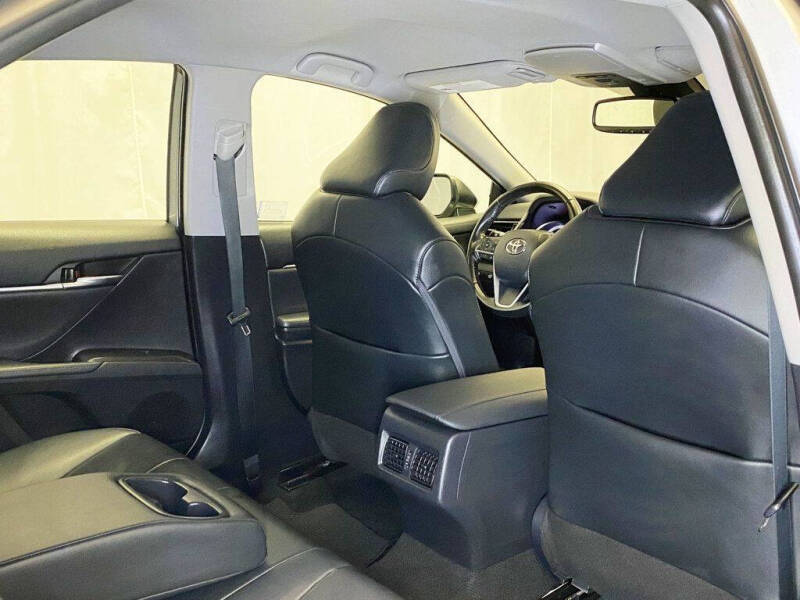 2022 Toyota Camry Hybrid XLE