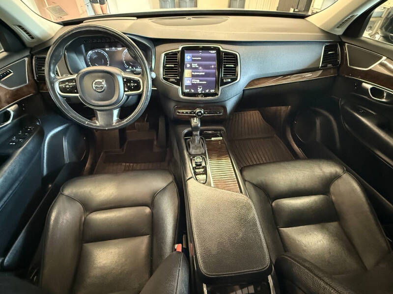 2016 Volvo XC90 T6 Momentum