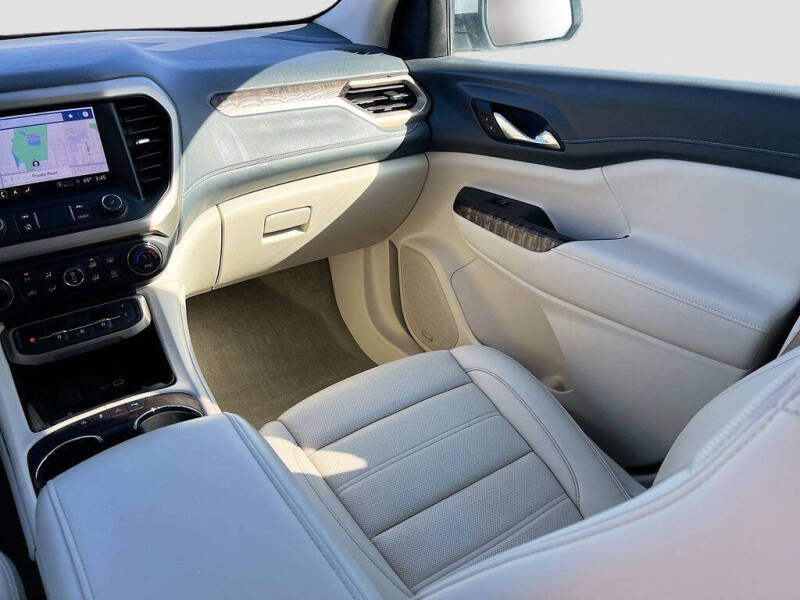 2022 GMC Acadia Denali