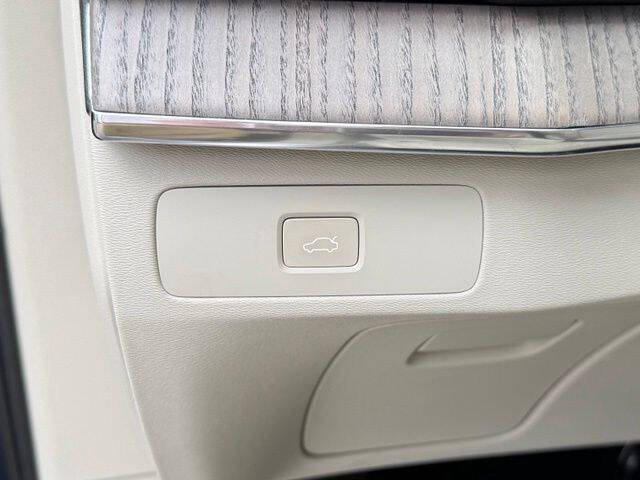 2023 Volvo XC90 B6 Core