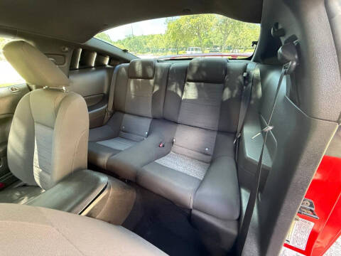 2005 Ford Mustang V6 Deluxe