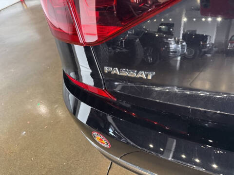 2018 Volkswagen Passat 2.0T R-Line