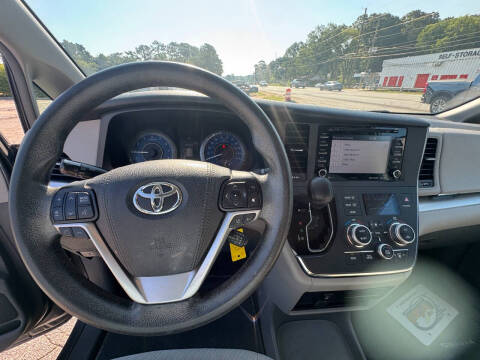 2018 Toyota Sienna LE 8-Passenger