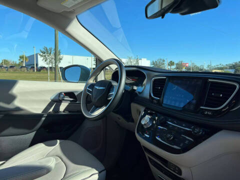 2017 Chrysler Pacifica Hybrid Platinum