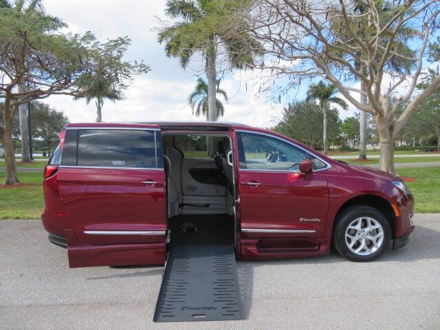 2020 Chrysler Pacifica Touring L Plus