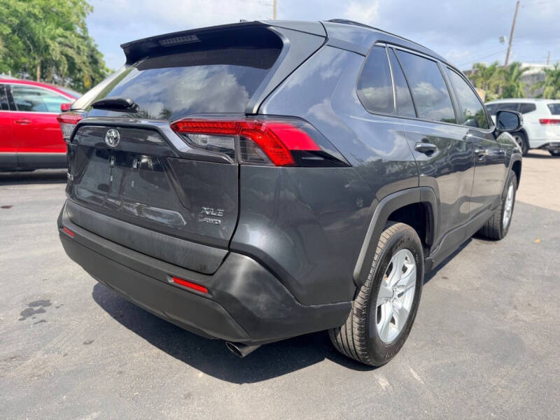 2020 Toyota RAV4 XLE